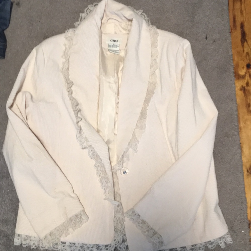 Jacket with lace